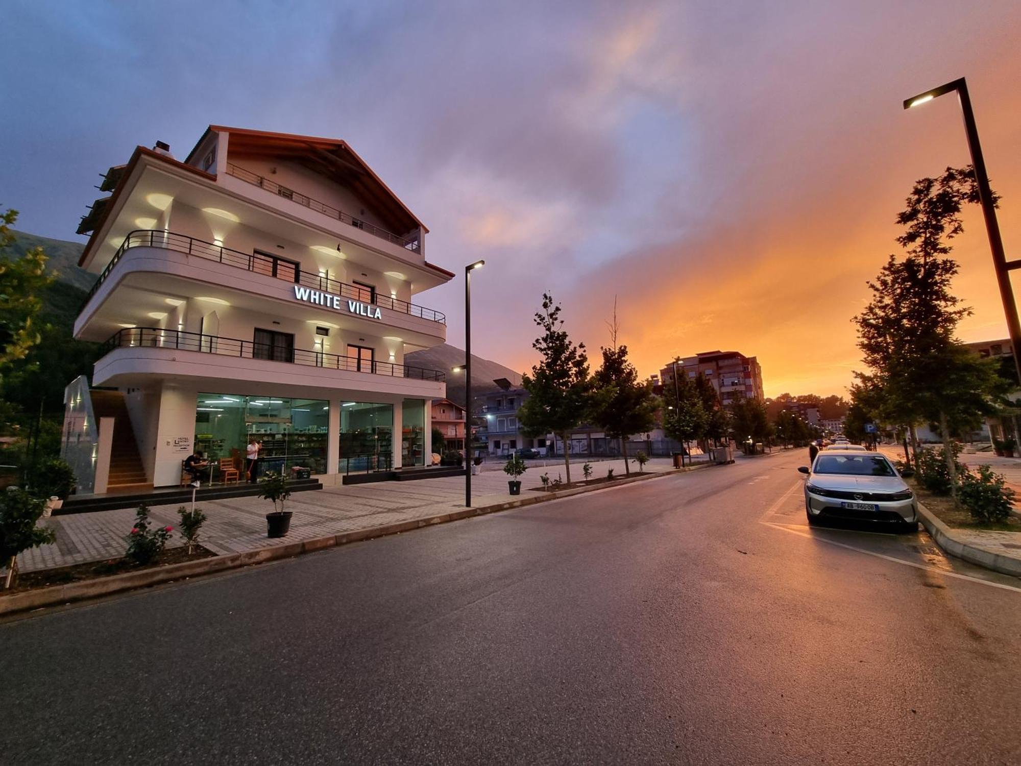 White Villa Пермети Экстерьер фото