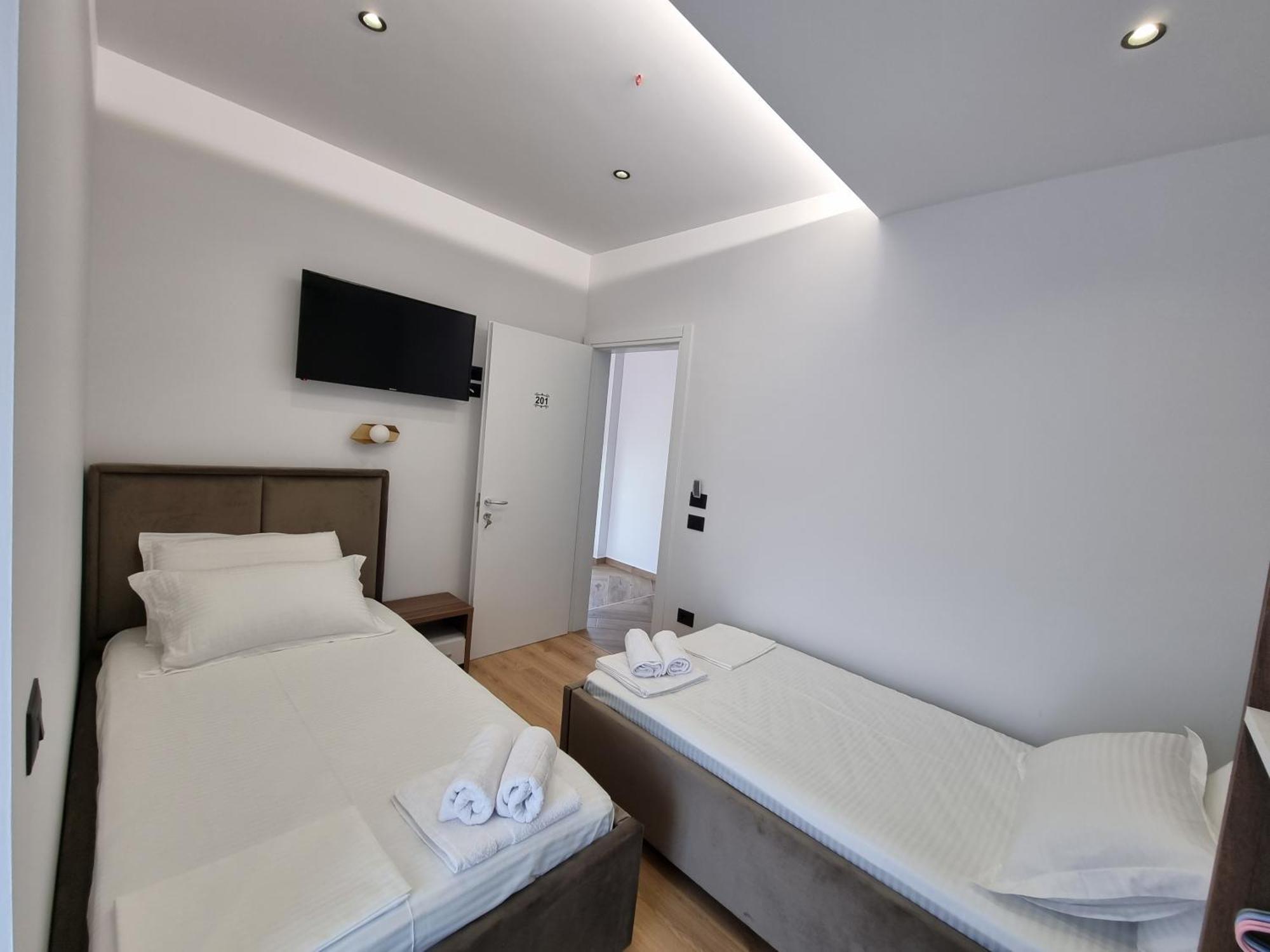 White Villa Пермети Экстерьер фото